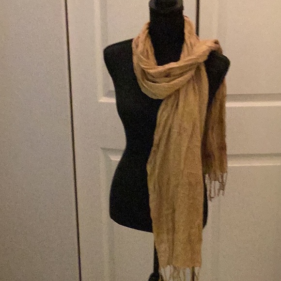 🧣NWOT Awesome Scarf Closet Must Have So Much Fun To Wear 🧣 - Picture 1 of 10